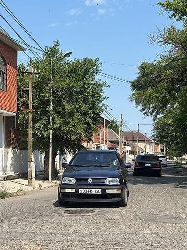 kia rio 2014 hatchback: Volkswagen Golf III, 5 qapı hatchback. Gecə-göy (tünd mavi) rəng — 1