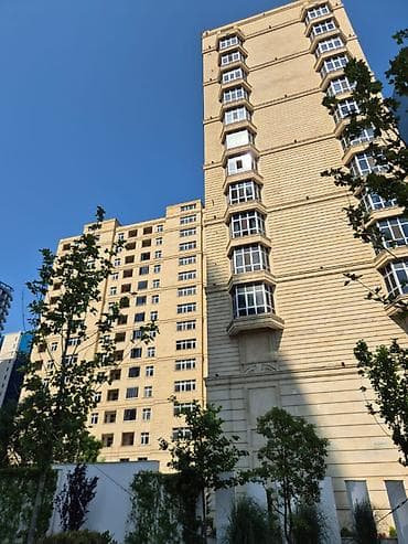 bir otaql: 3 otaqlı, Yeni tikili, 153 kv. m — 2