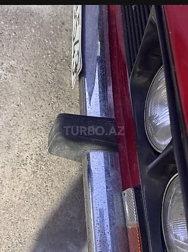 vito disk: VAZ 2106, qırmızı rəngli sedan. Xüsusiyyətlər: - Kuzov: 4 qapılı — 7