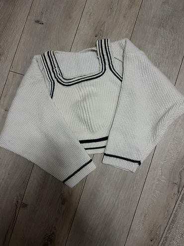 Ağ rəngli trikotaj crop ve jilet dest - Model: kvadrat yaxalı