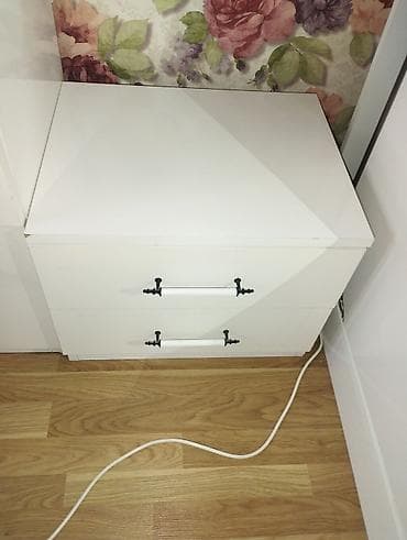 kunc divan metbex: Ağ rəngli iki çekmecəli tumbə - Minimalist dizayn, hamar üst səth – — 1