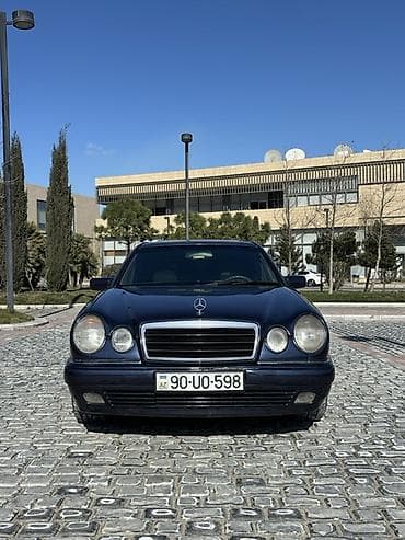 Mercedes-Benz E-Class (W210) sedan - Kuzov: 4 qapılı sedan, tünd göy — 1