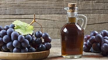 Üzüm sirkəsi - Təbii qara üzümden hazırlanmış,sirke1 litri 5 azndir