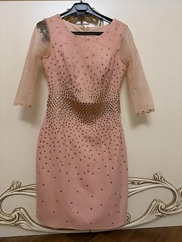 Pudra-çəhrayı rəngdə elegant ziyafət geyimi - Model: dar kəsim, dizə — 2