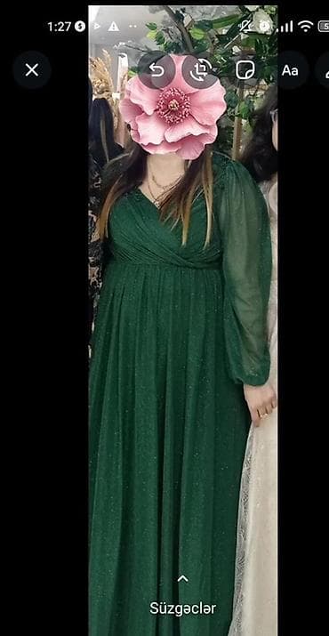 qizi: Tünd yaşıl, zərif parıltılı ziyafət/libas - Model: Uzun, axıcı ətəkli — 1
