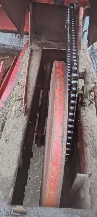 Traktor qoşqularının ehtiyyat hissələri: Kənd təsərrüfatı üçün saman/ot presləyən pres-podborşik (kvadrat balya — 9