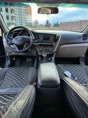 traktor altlıqlı qara qadın bosonojkaları: Kia Optima: 2.4 l | 2013 il Sedan — 5