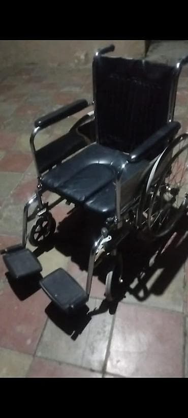 servis arabasi: Məhsul: əlil arabası (manual) 2 ci eldi Təsvir: - Metal (xrom rəngli) — 1