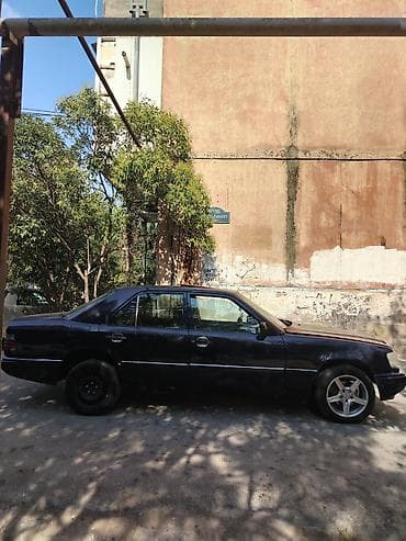 ravon 2: Mercedes-Benz E 230: 2.3 l | 1990 il Sedan — 1