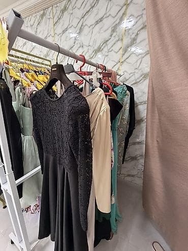 ✔️ 100-ə yaxın ziyafət geyimi ✔️ 5 ədəd maneken və asılqanlar (vitrin — 7