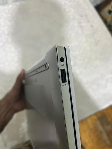 HP Pavilion 14 noutbuku Xüsusiyyətlər: - Prosessor: Intel Core i3