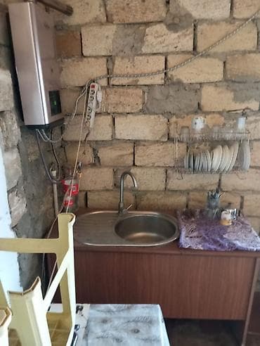 Kirayə üçün həyət evi – 1 otaqlı, mətbəx və sanitar qovşağı olan ayrı