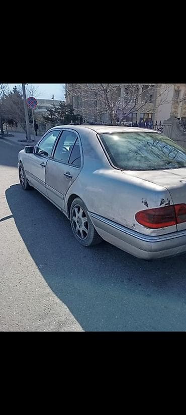 mersedes 1 8: Mercedes‑Benz E‑Class (W210) sedan - Kuzov: 4 qapılı sedan, gümüşü — 7