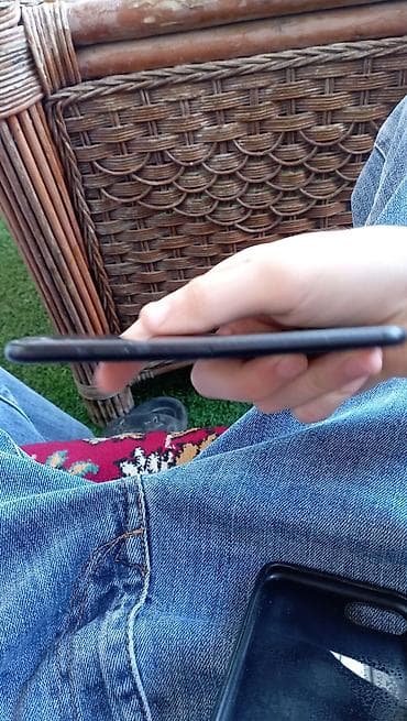 IPhone SE 2022, 32 GB, Qara, Barmaq izi — 3