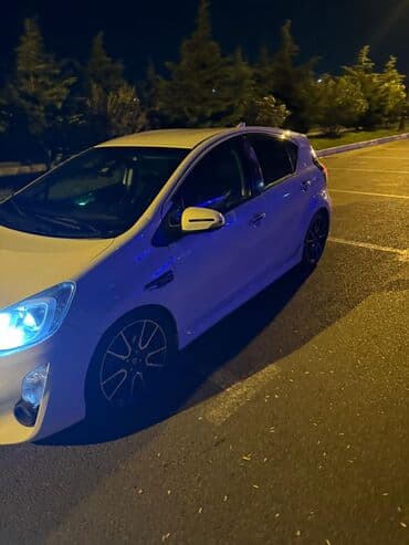 vito satilir: İlkin ödəniş 5000 min Toyota Prius C (Aqua) – hatchbek - Kuzov: ağ — 4