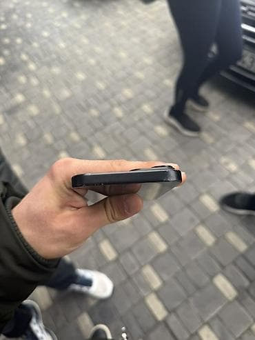 ipad pro 3: IPhone 15, 128 GB, Qara, Face ID — 6