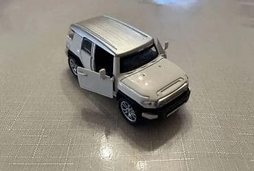 mini disk: Metal oyuncaq avtomobil – ağ rəngli ofroud SUV modeli (miniatura). - — 3