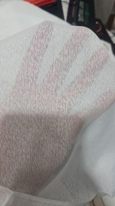 yuxuda ağ pərdə görmək: Ağ rəngli, zərif güllü naxışlarla bəzədilmiş tül pərdə. Yüngül və — 8