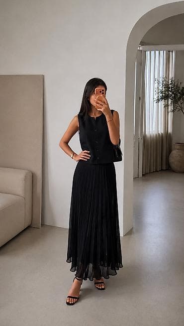 i̇pekyol: Ipekyol qara dəst - Model: qolsuz düyməli top + plisəli uzun ətək - — 2