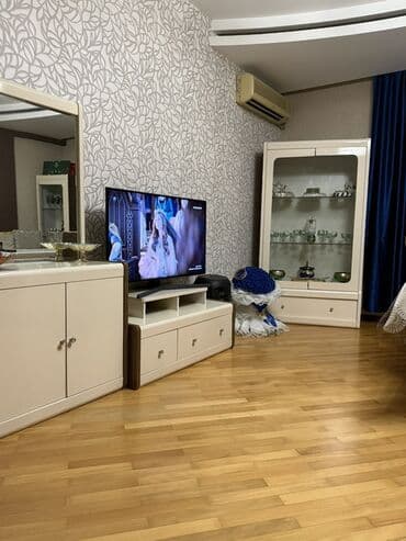 Qonaq otağı üçün mebel dəsti Tərkibi: - Geniş güzgülü bufet: 4