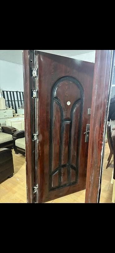 Dəmir giriş qapısı - Material: möhkəm metal karkas, üzərində taxta — 1