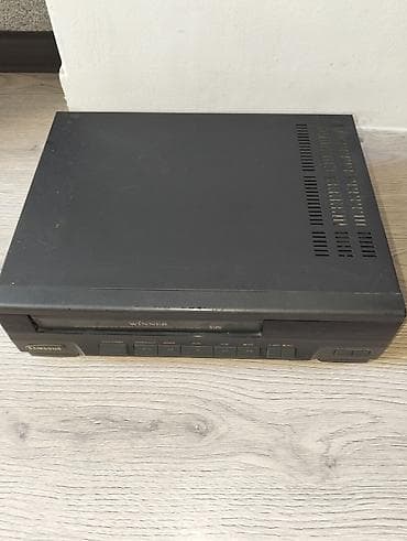 Магнитофоны: Salam tam işlək vəziyyətdədir.Puıtuda var.Samsung VHS videomaqnitofon — 2