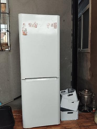 buxar utu: İki kameralı soyuducu - Üst kamera: soyuducu bölməsi, 3 şüşə rəf — 2