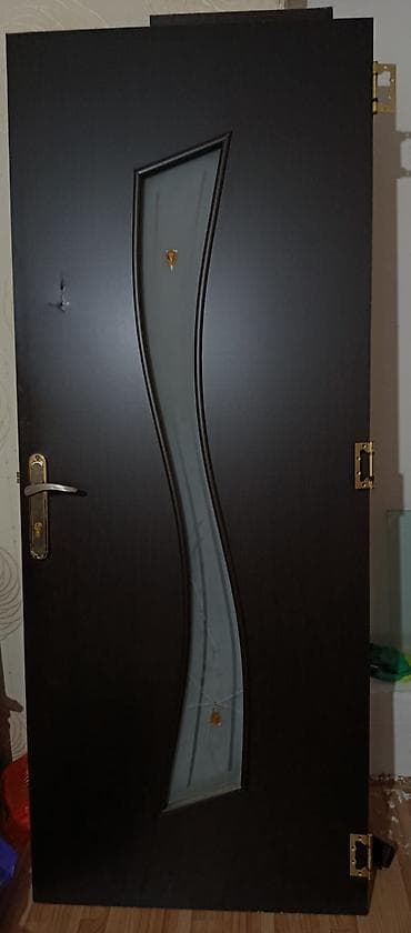 ev qapilari kreditle: - normal vezyetdedir 30 sm opsikasida var Qapı növü: Daxili/interyer — 1