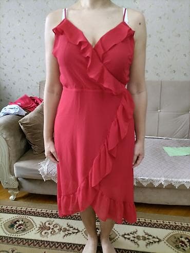 Qırmızı rəngli qadın paltarı - Model: A-kəsimli, wrap-effektli