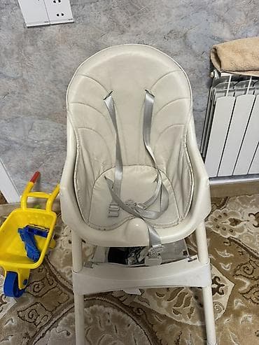 Uşaq yemək stulu - Rəng: ağ/kreml - Rahat yumşaq oturacaq və arxalıq