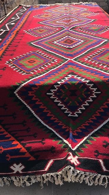 qedimi xalca: Məhsul: Ənənəvi naxışlı xalça Təsvir: - Qırmızı fon üzərində rombvari — 4