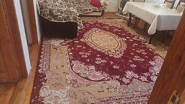 gurcu xengeli aparati: Klassik naxışlı xalça - Rəng: tünd bordo əsas, bej-qızılı haşiyə və — 1