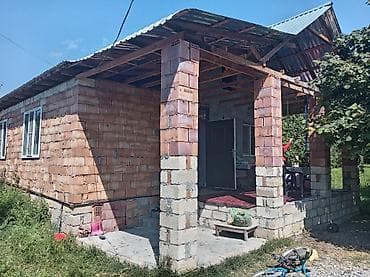 sumqayitda evler 2 otaqli: Dağ ətəyində yaşıllıqla əhatələnmiş həyət evi - Geniş, meyvə ağacları — 5