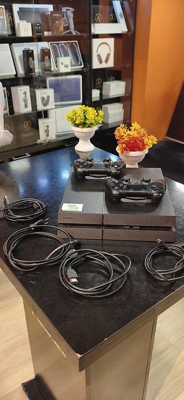 Sony PlayStation 4 oyun konsolu komplekti Xüsusiyyətlər: - PS4