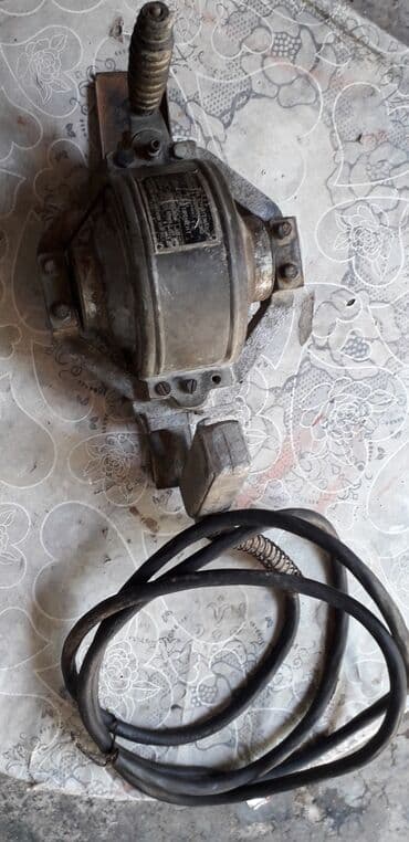 beton cilalama aparati: Sovet istehsalı “Elektroinstrument” markalı sənaye vibrasiya mühərriki — 2