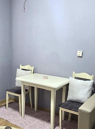 Mətbəx üçün, İşlənmiş, Açılmayan, Kvadrat masa, 2 stul