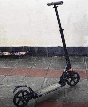 işıqlı təkərli samokatlar: Şəhər daxili rahat hərəkət üçün mexaniki skuter - Konstruksiya — 1