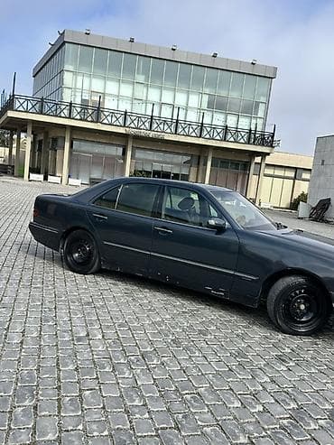 teker 16: Mercedes-Benz E-Class: 2.2 l | 1999 il Sedan — 6