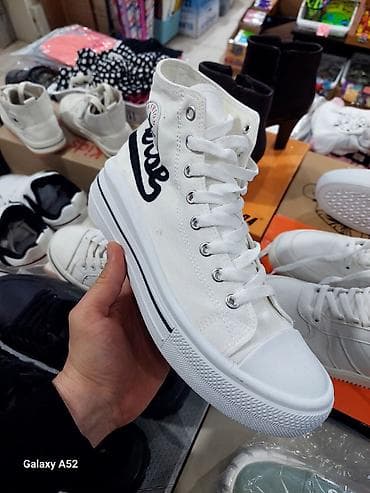 Ağ rəngli yüksək boğazlı kətan idman ayaqqabısı - Material: nəfəsalan