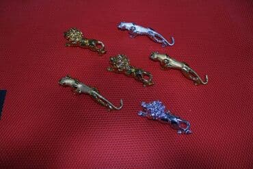 maşın bareter telfonla: Dekorativ fiqur bundan başqa hər növ avtomobi̇l aksessuarlarinin — 1