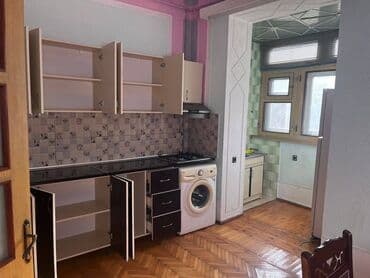 ev certiyojları: Nərimanov metrosunun və parkının düz yanındadır. Əşyaları ilə birlikdə — 9