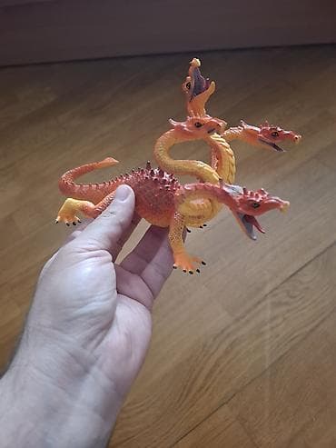 harry potter kinder joy: Dörd başlı əjdaha fiquru – kolleksiya və oyun üçün - Material — 1