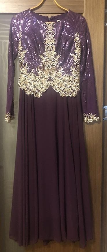 Alt paltarı: Hicabli xanimlara,Bənövşəyi rəngdə, uzun model ziyafət/libas. Üst — 4