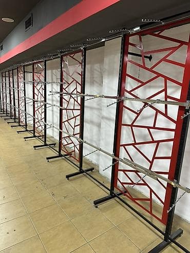 stend vitrin: Mağaza vitrin stendi – metal asqı sistemi - Material: Tamamı möhkəm — 1