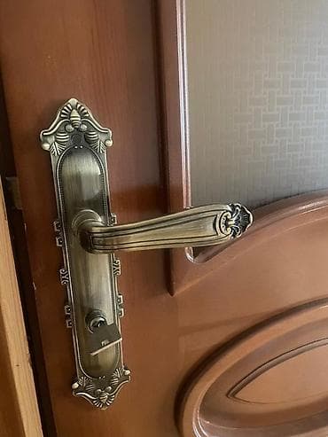 Tək qapılar 400 cüt olanlar 700 əla vəziyyətdərir. Təmiz qoz — 3