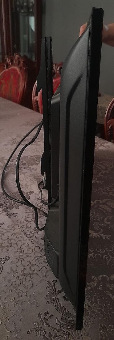 hp 15 da 2199: Divar asılqanı ilə birlikdə nazik ekranlı televiziya/monitor — 1