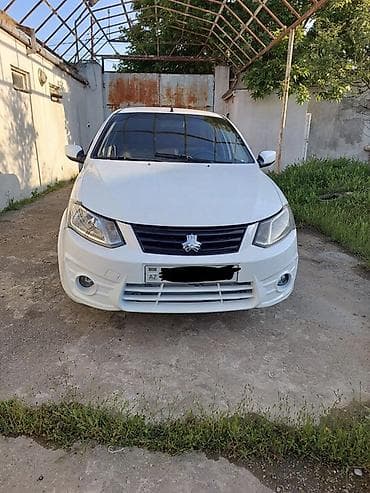 oka satisi: Saipa Saina (sedan), ağ rəng. Masin Mastaga erazisinde yerlesir, tam — 2