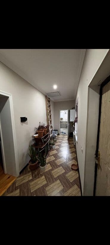 elşən süleymanov küçəsi: Həyət evi – bütöv həyətli, darvazalı - Həyətyanı sahə: daş döşəməli — 8