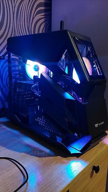 Korpuslar: Thermaltake AH T200 "helikopter" üslubunda dizayn edilmiş, açıq — 3