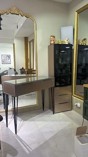 Gözəllik salonu üçün vizaj/saç stansiyası mebeli dəsti - Zərif — 1